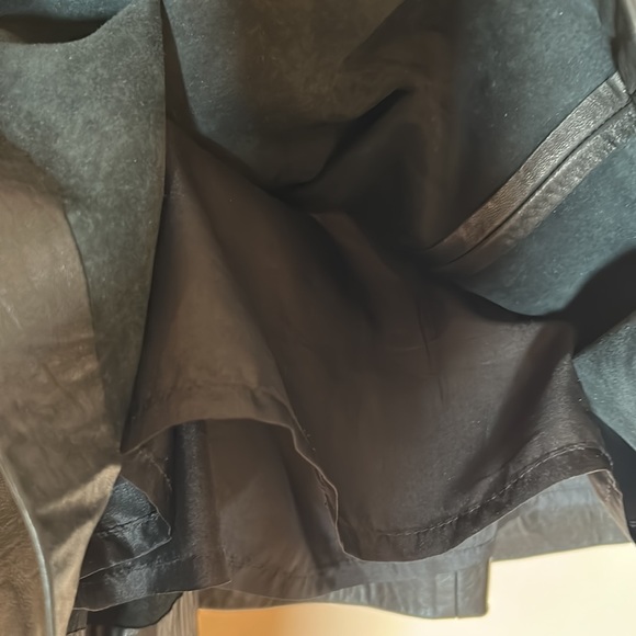 Black leather lined skirt. Size 4 - Picture 2 of 5